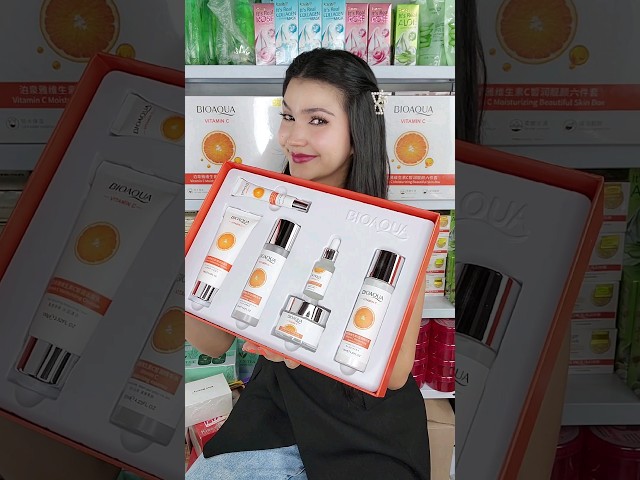 Vídeo relacionado con Vitamina C Pack Regalo, Kit Skincare Facial Vitamina C, Kit de cuidado de la piel de tamaño de viaje, para Nutre e Hidrata el Rostro para Ralentizar el Proceso de Envejecimiento