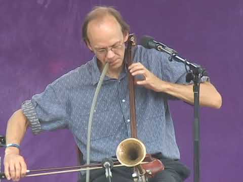 Hank Roberts plays the jazz a phone fiddle