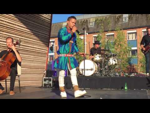 Jon Henrik Fjällgren - En värld full av strider