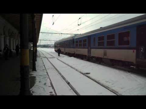 Odjezd vlaku R 1192 (ČD 843.030 vzadu) - Chomutov, 13. 3. 2013