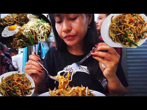 Breakfast Inside Phsar Jas Market - Fried Short Noodle With Egg