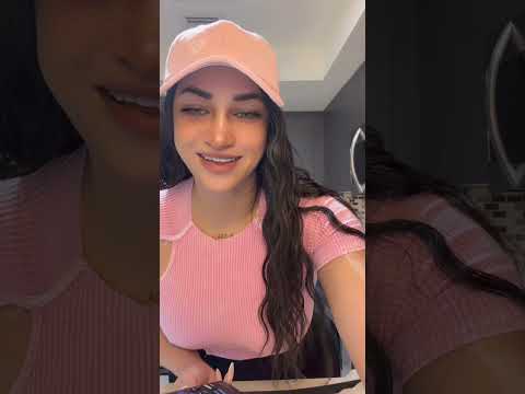 Morena muito gostosa de shortinho preto e blusinha rosa - Part 1/3 🔥