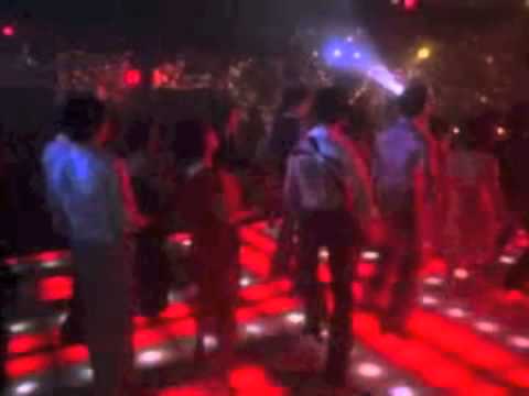 John Magal ou Sidney Travolta?