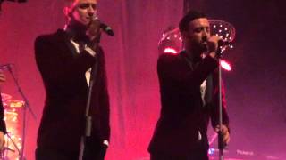 Overtones 'Driving Home For Christmas' Manchester Lowry 07/12/15