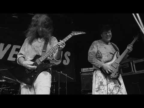 Valdis - "Vaikus" & "Kolm Verist Triipu" (Live @Kultuuribaar Garaaž)