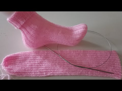 Knitting the simplest socks in the world at the same time!