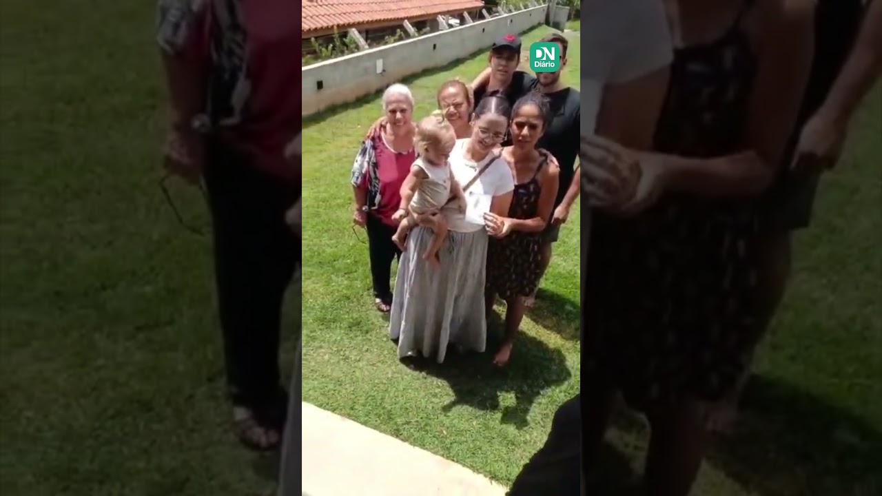 Imagem da notícia Pai e filho se emocionam ao descobrir gravidez simultânea de esposas; veja vídeo