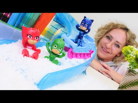 Spielspaß mit den Pyjamahelden - Nicole macht für die PJ Masks Schnee - Spielzeugvideo für Kinder