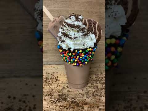 Chocolate shake Subscribe for more videos #youtubeshorts #foodmedia #yummy #tasty #delicious #yum
