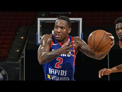 Kay Felder slices into the lane with nifty dribble move!