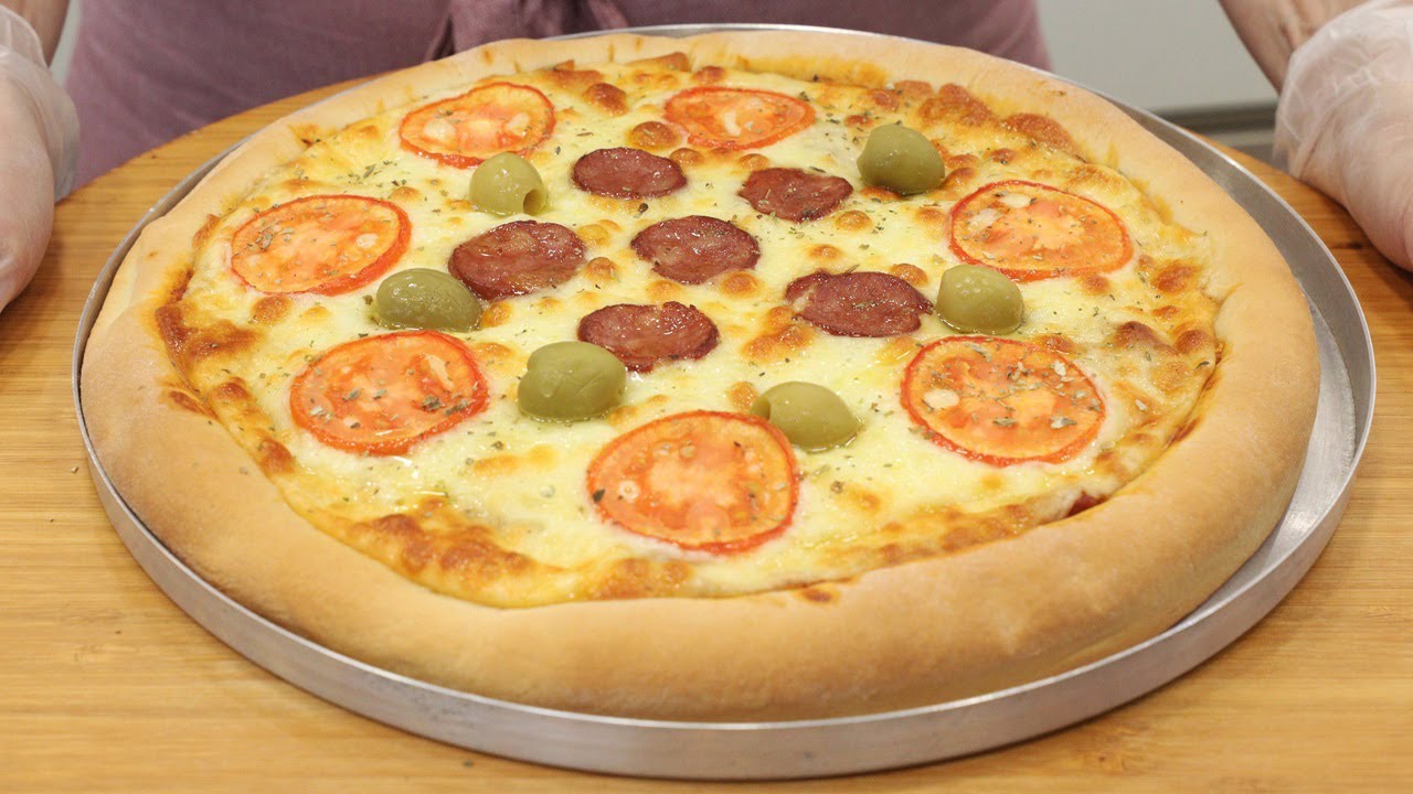 HOMEMADE PIZZA DOUGH JUST LIKE THE PIZZA SHOP! YOU WON'T WANT ANY OTHER RECIPE! - Isamara Amâncio