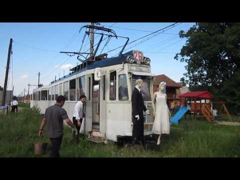 Un tramvai numit Popescu, 16 iunie 2013. Rasinari. Batranul este ajutat...