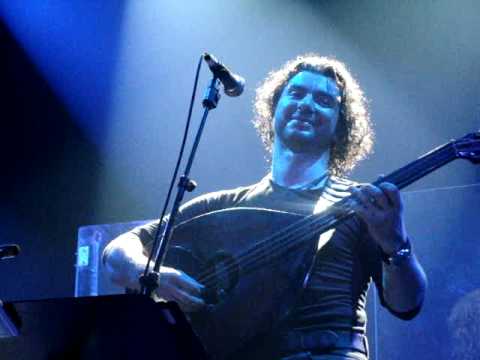 Michalis Tzouganakis - Touto ton mina_Favela Live Stage