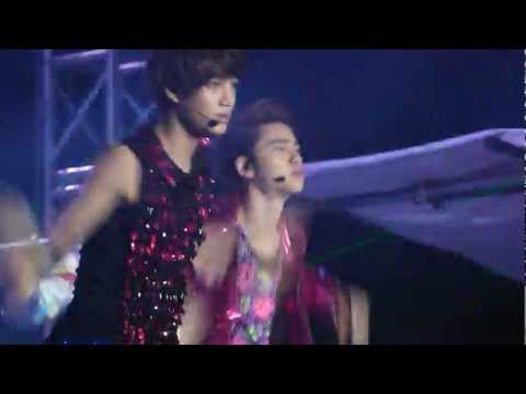 130119 DKFC - EXO - MAMA ( Xiumin and Kyungsoo Focus)