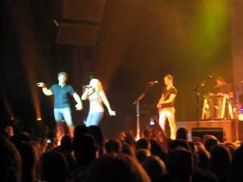 Billy Currington & Jacqueline Rose performing 