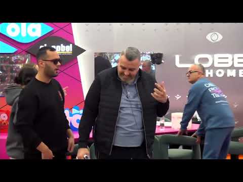 Debat në shtëpi, Kristi lag me ujë Rogertin