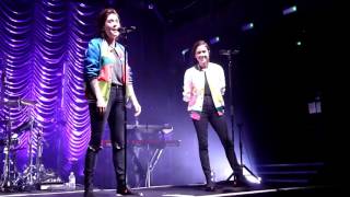 Tegan and Sara - Glastonbury banter | Knee slide intro | Drove Me Wild