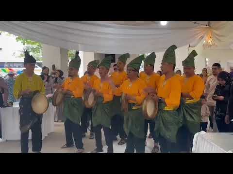 Persembahan pengantin bersanding