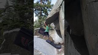 Video thumbnail of Standing on the head of a dragon, V4. Tramway