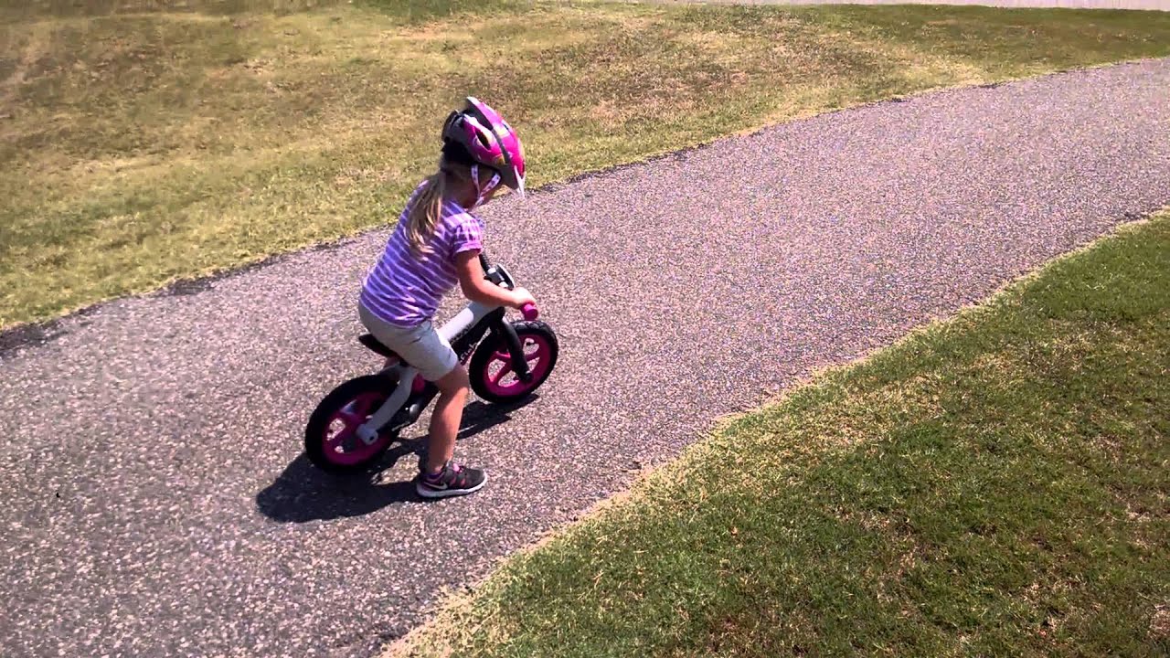 Chillafish BMXie-RS - легкий детский беговел в стиле трюкового зеленый