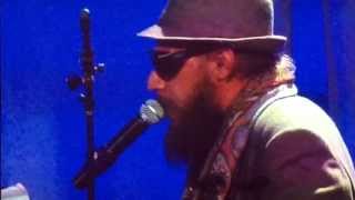 Nicholas Davis singing Over the rainbow.