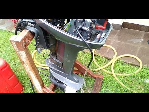 Fixing clogged water cooling system of my 2 stroke Yamaha Enduro 15hp outboard motor.