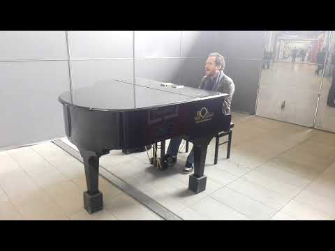 Amazing Utrecht Train Station Performance by bybenstephen