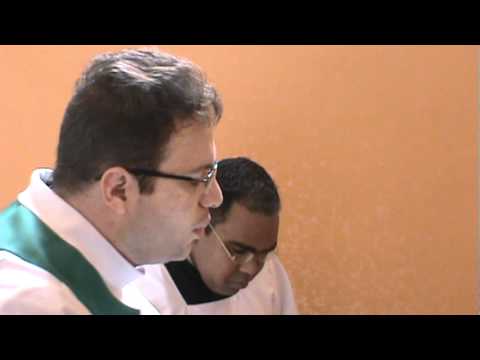 Pe. Fabrício recebe as chaves da Igreja e do Sacrário