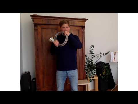 04 - Spielen auf der Schlauchtrompete