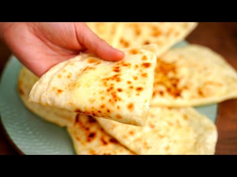 Очень вкусные лепешки! Всего лишь вода + мука + творог