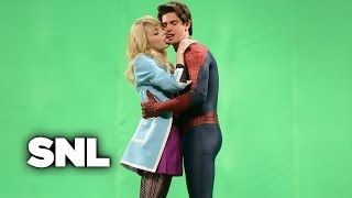Download the video "Spider-Man Kiss - SNL"
