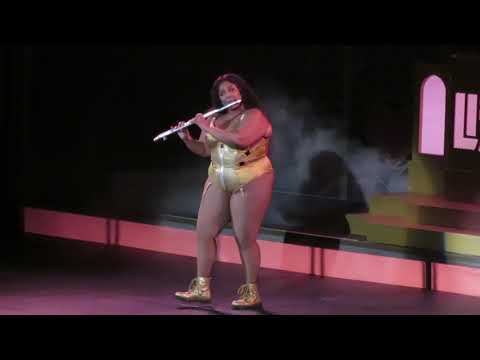 Lizzo plays Flute into Juice intro @ BGCA SF - 10/27/19