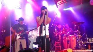 Hojas de papel de Miguel Campello en la sala Bikini