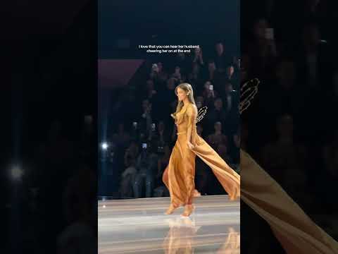 Love this for her #victoriassecretfashionshow #vsfs #fyp Barbara Palvin