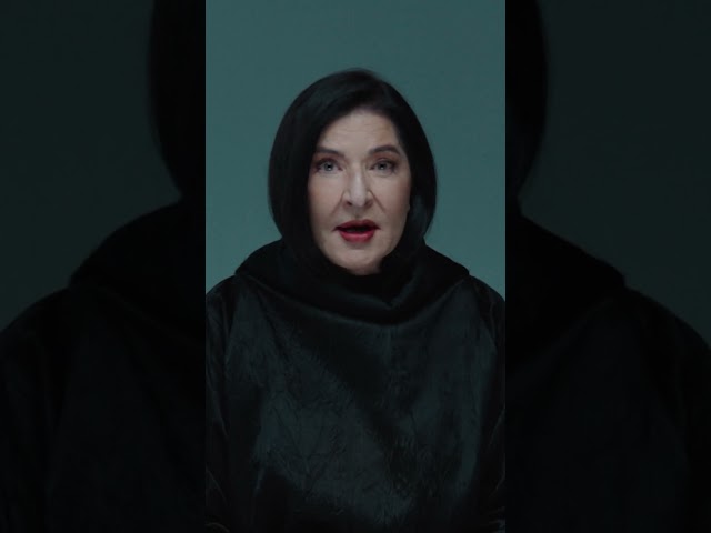 Vídeo relacionado con Marina Abramovic turned herself into Art and wasn´t sorry (CHILDRENS BOOKS)