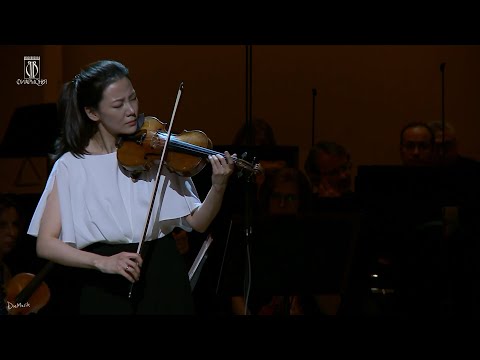 Clara-Jumi Kang: Brahms, Violin Concerto in D major, Op. 77 (+ Encore)