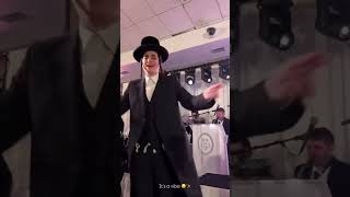 הלהיט החדש שימני כחותם עם הקהל בחתונה בניו ג׳רזי