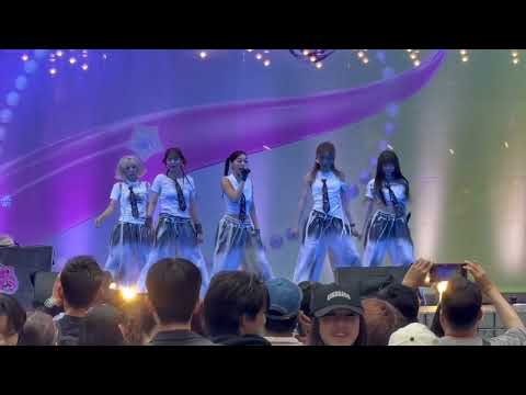ELSEE新曲「Wondrous披露 @東急歌舞伎町タワー前ステージ