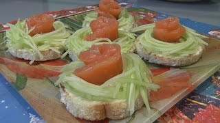 Смотреть онлайн Рецепт как приготовить бутерброд с семгой и огурцом