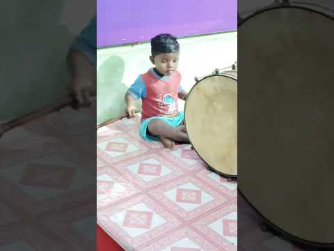 ఈ చిన్నవాని ఆసక్తి చూడండి...