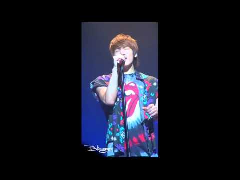 [110728] SHINee JAPAN DEBUT EVENT IN TOKYO Replay (acoustic) Jonghyun