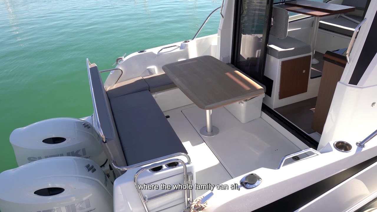 Antares 9 - The cockpit and the foredeck