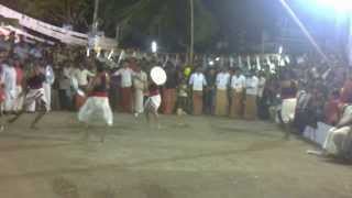 preview picture of video 'c.v.n kalari sangam thalassery ,urumi payattu (urumi fighting) sasi gurukkal,sharath&jithesh'