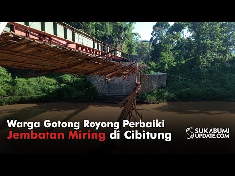 Video: Warga Gotong Royong Perbaiki Jembatan Miring di Cibitung
