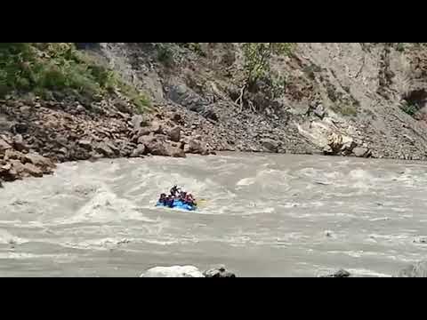 River Rafting Accidents in Rishikesh(golf course rapid raft flip)