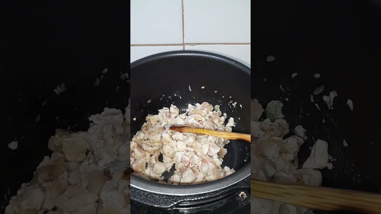 Strogonoff de frango,com arroz branco e batata palha
