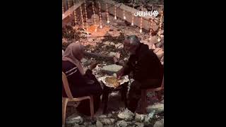 فطور عائلة فلسطينية في غزة بأول يوم من رمضان فوق الأنقاض thumbnail