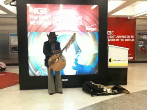 Yacouba Diarra Playing a n'goni in Montgomery BART Station