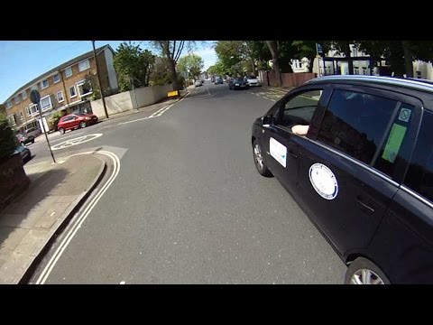 DX63ZRT - Aqua Cars Close Pass