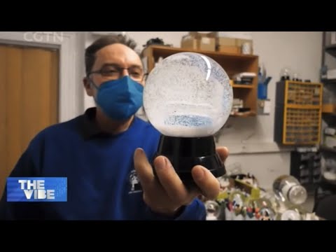 How snow globes were invented